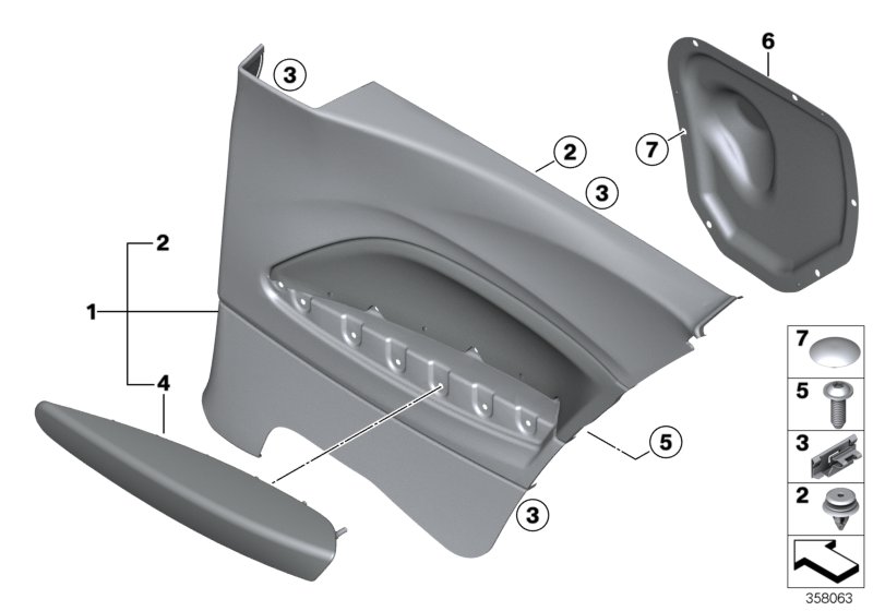 Lateral trim panel rear